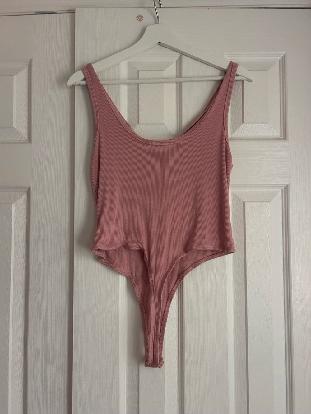 Streetwear Society Ribbed Scoop-Neck Bodysuit in Dusty Rose